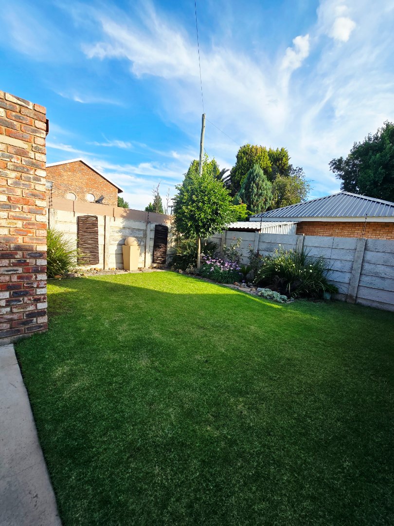  Bedroom Property for Sale in Flimieda North West